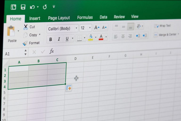 Cómo hacer sumas, restas y otras operaciones matemáticas en Excel