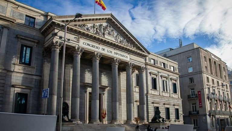 El Congreso debatirá si crea una la comisión de investigación sobre las vacunas y los ‘tramposos’