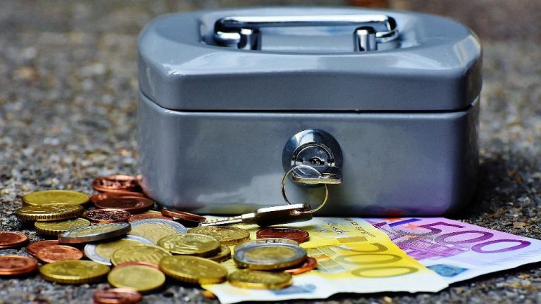 El Tesoro coloca 6.115 millones en deuda a largo plazo