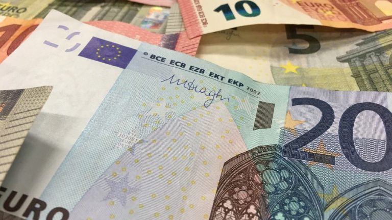 El Tesoro espera captar el martes hasta 7.000 millones en letras
