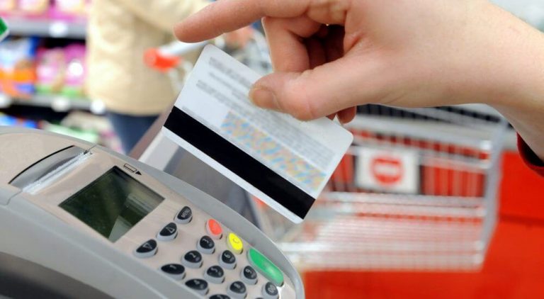 El gasto con tarjeta cayó un 11% en enero afectado por las restricciones y ‘Filomena’