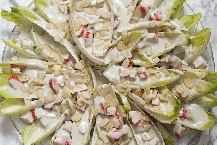 Ensalada De Endivias Con Roquefort Y Almendras