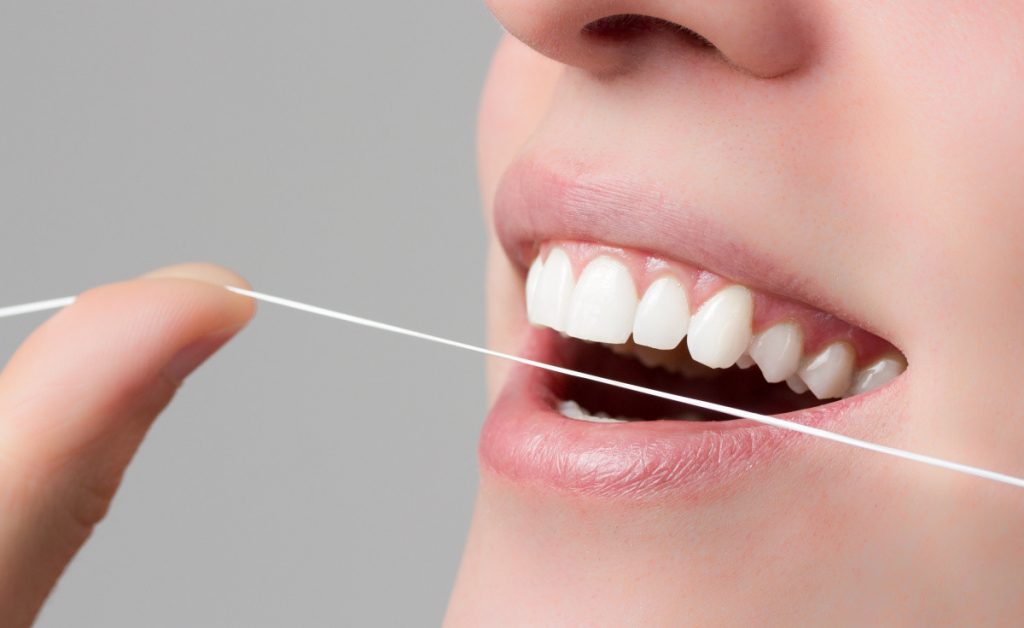 Aunque Delgado, El Hilo Dental Puede Causar Obstrucciones