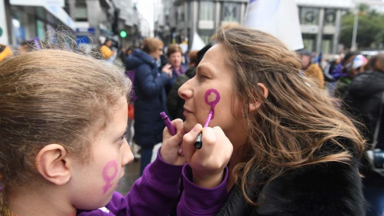 Feministas advierten a Sánchez sobre la Ley Trans: «Es aún peor de lo que temíamos»