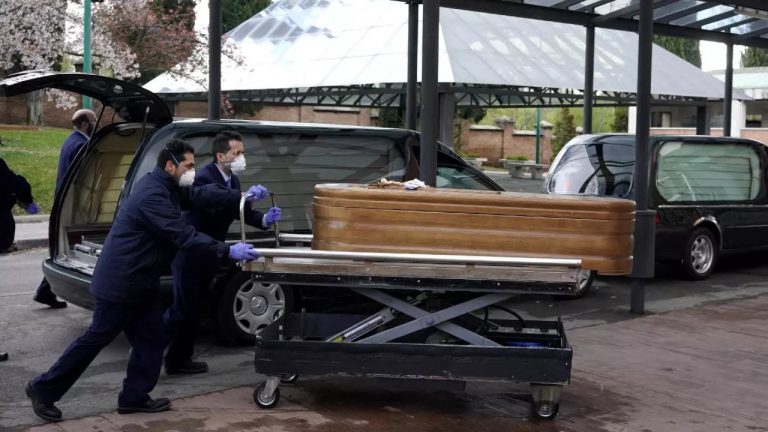 Las funerarias descartan colapso aunque sí preven «mucho trabajo»