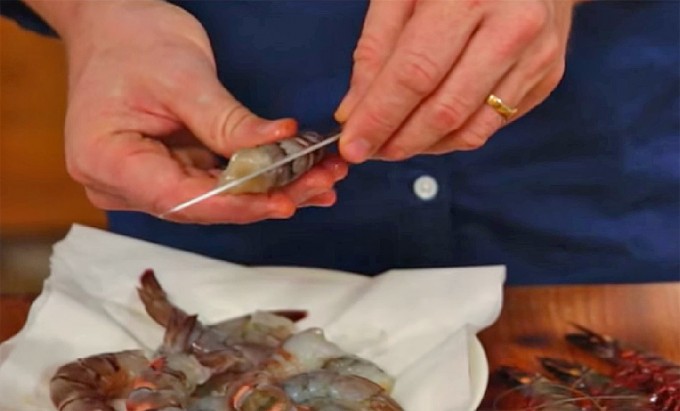 Antes De Empezar Con La Receta. Limpieza De Las Gambas