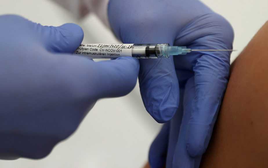 ¿Hay Riesgos Si Se Aplican Distintas Vacunas A Una Misma Persona?