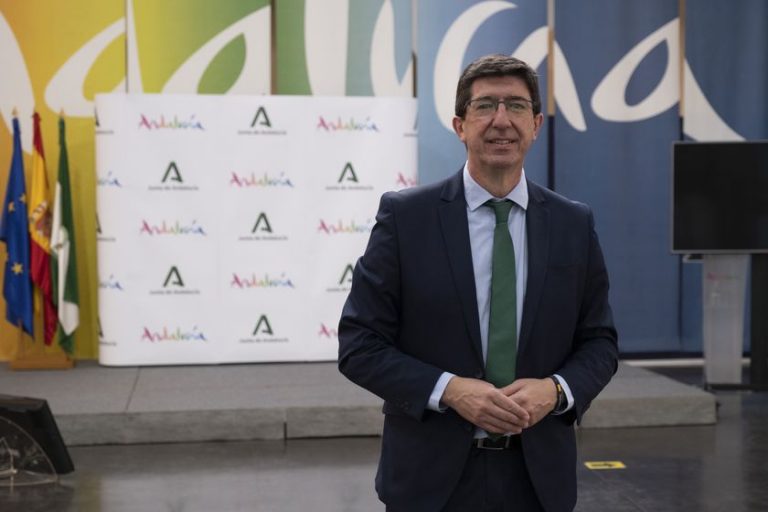 Andalucía: No se podrán vacunar a los mayores de 70 años si no llega «un millón de dosis»