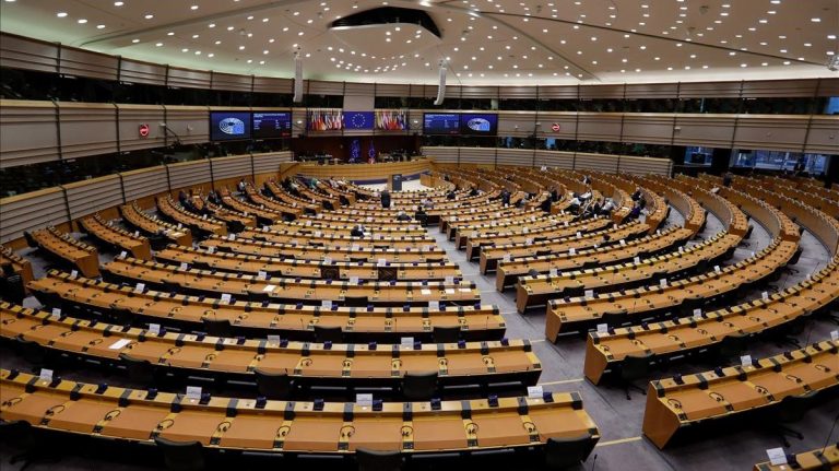 La Eurocámara aprueba cambios en normas sobre mercados financieros