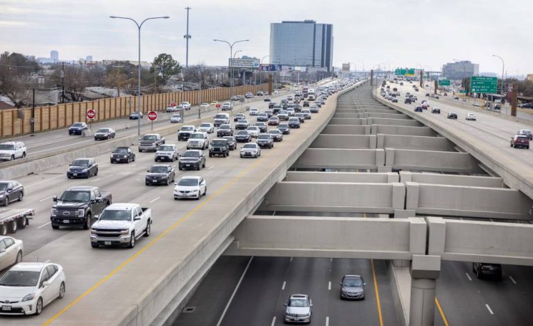 La autopista canadiense participada por Ferrovial reduce su beneficio a una cuarta parte en 2020