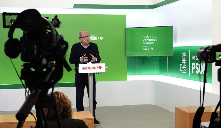 PSOE-A a Moreno y Marín: «Tomen nota» de que «quien blanquea a la ultraderecha acaba devorado por ella»