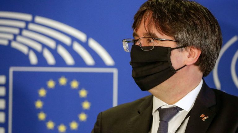 El Grupo Socialista declina adelantar si apoyará levantar la inmunidad a Puigdemont