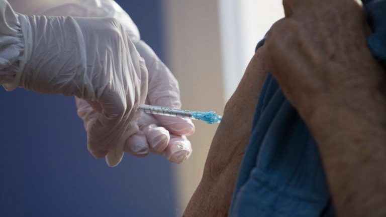 Comienza la vacunación de mayores de 80 años en Murcia
