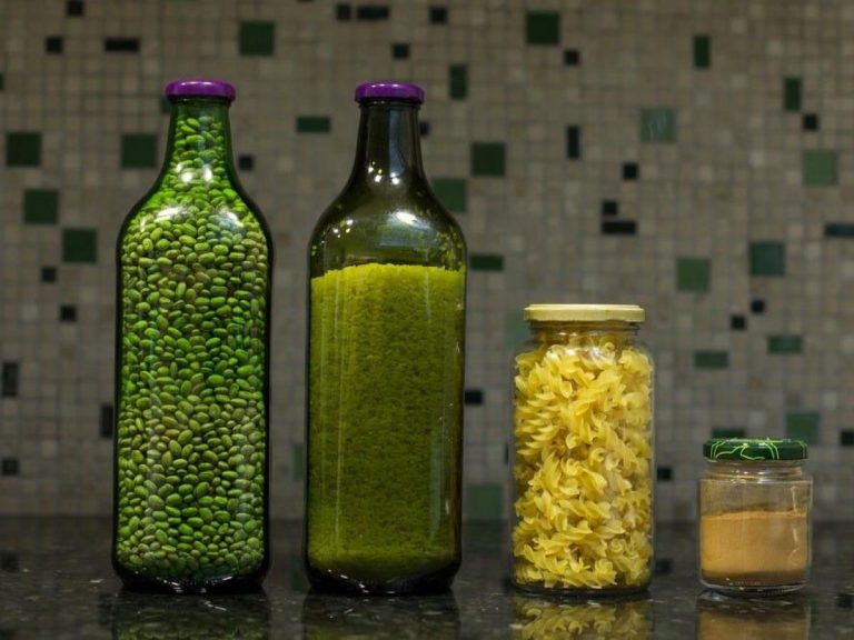 Cómo quitarle las etiquetas a las botellas o tarros