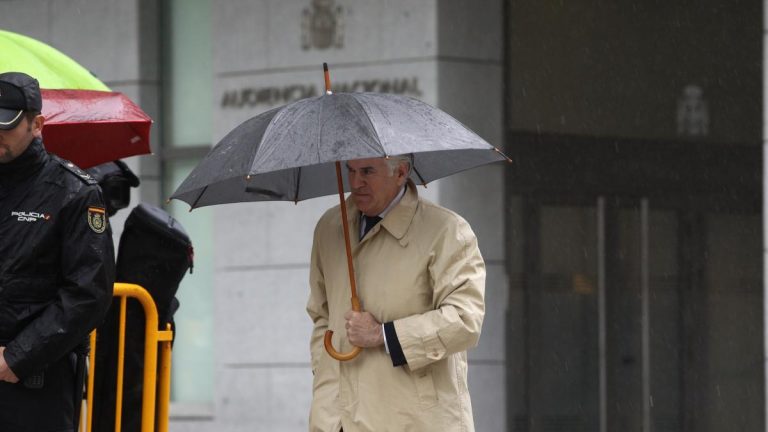El ingreso por neumonía del acusado de la ‘caja b’ hace peligrar la reanudación del juicio