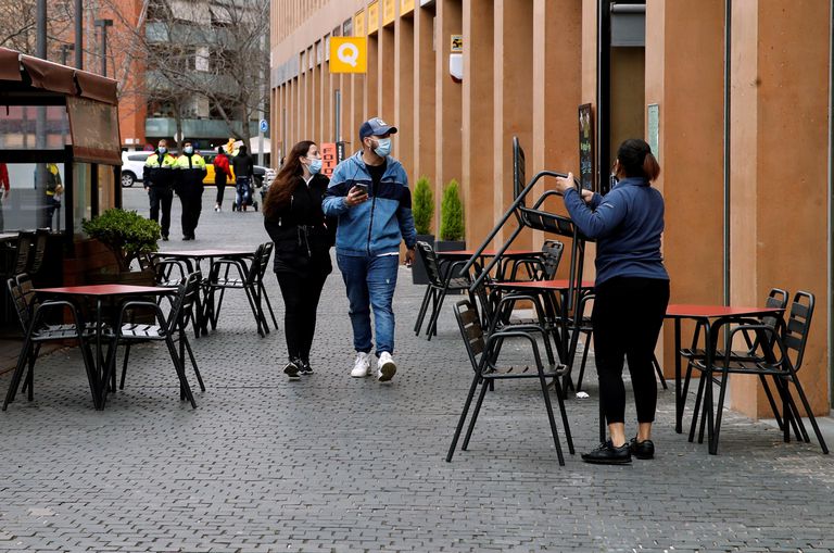 Cataluña prorroga las restricciones pero flexibiliza extraescolares