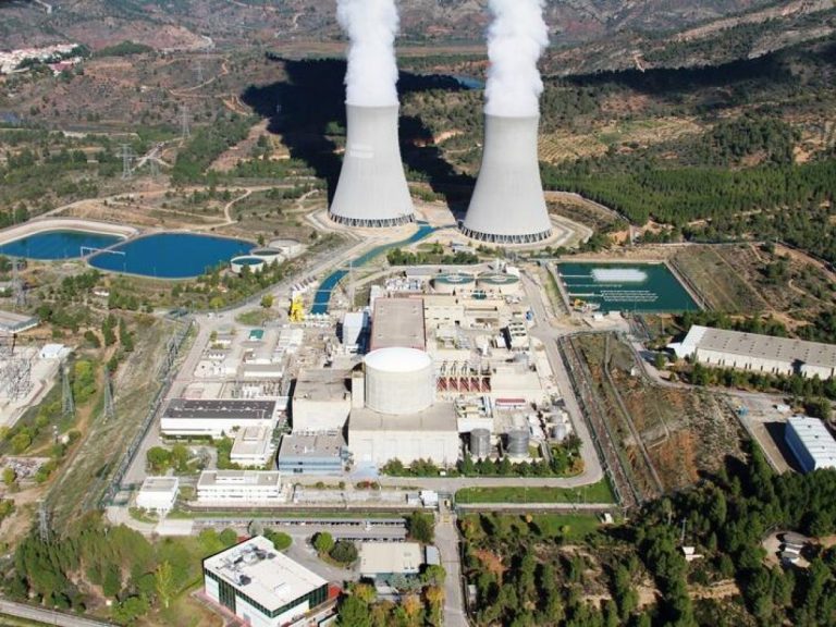 Entidades y partidos urgen al Gobierno a cerrar la central nuclear Cofrentes