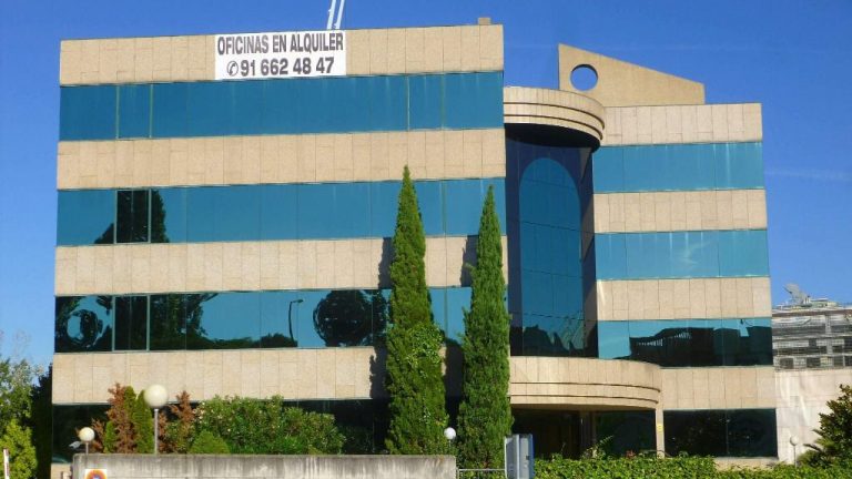 La contratación de oficinas cae un 43% en Madrid y un 55,4% en Barcelona en 2020