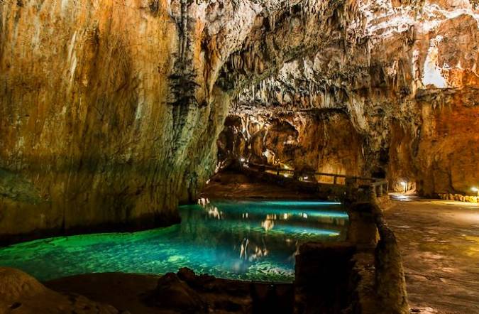 Cueva De Valporquero (León)