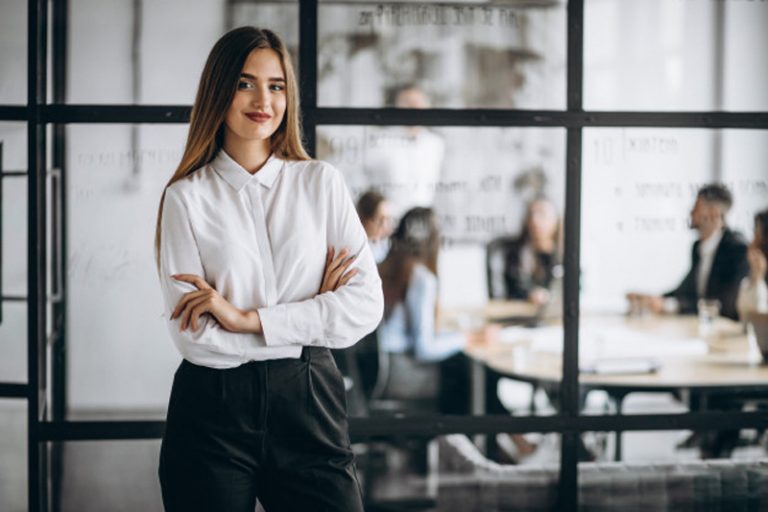 Las mujeres tardan hasta 5 años más que los hombres en ser directoras ejecutivas