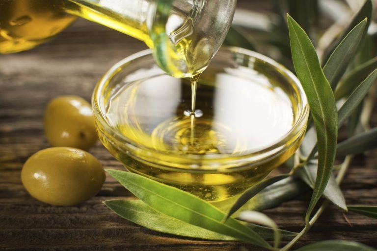 Planas presentará en el Consejo de Ministros dos reales decretos sobre el aceite de oliva