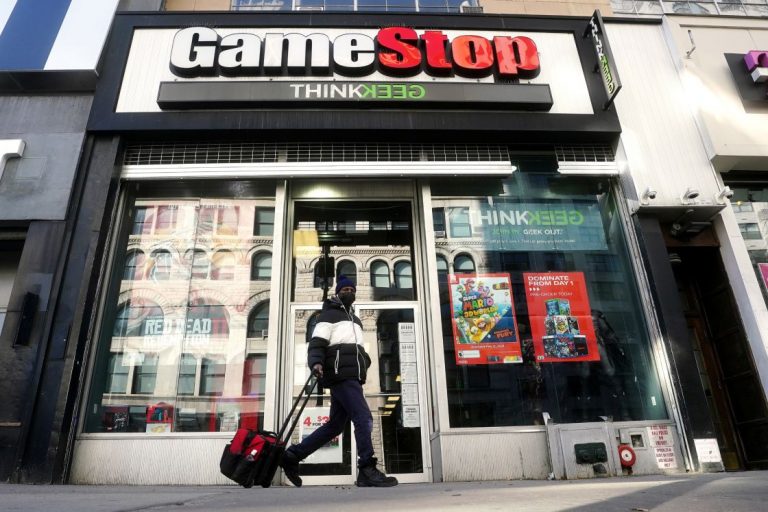 Dimite el director financiero de GameStop