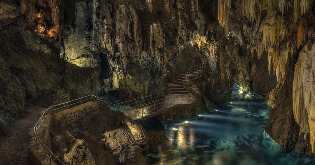 Gruta De Las Maravillas (Huelva)