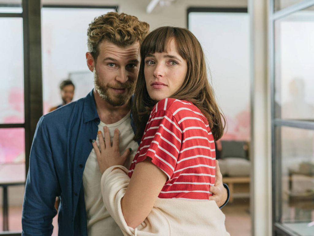 Loco Por Ella: Por Qué Tienes Que Ver La Comedia De Netflix