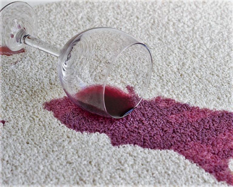 Cómo quitar las manchas de vino tinto