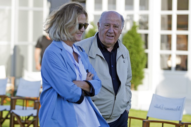 Amancio Ortega con su actual mujer