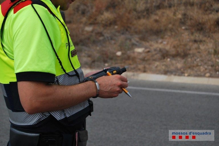 Mossos disuelven la concentración por Hasel que cortaba la AP-7 a la altura de Girona