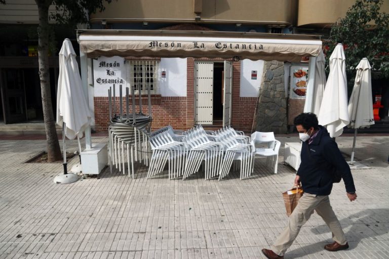 Un total de 56 municipios vascos permanecen en ‘zona roja’, 28 menos