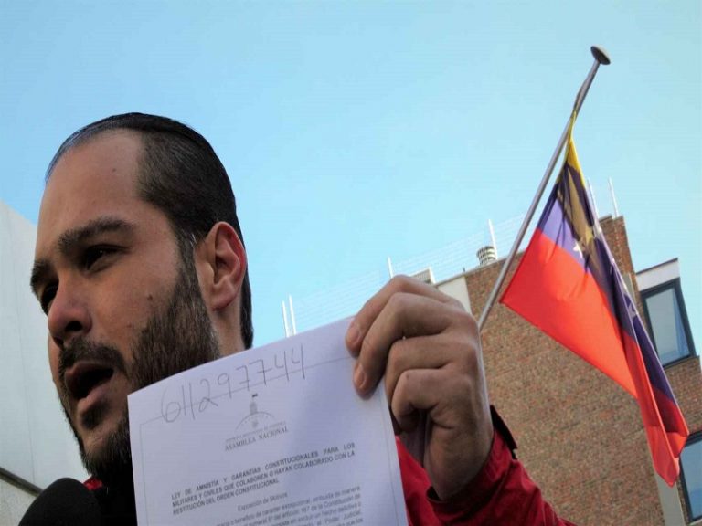 La mujer del opositor venezolano Ernesto Quintero «suplica» a Sánchez que no le extradite