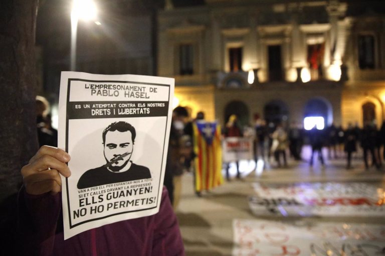 Pablo Hasel ingresa en la prisión de Ponent en Lleida