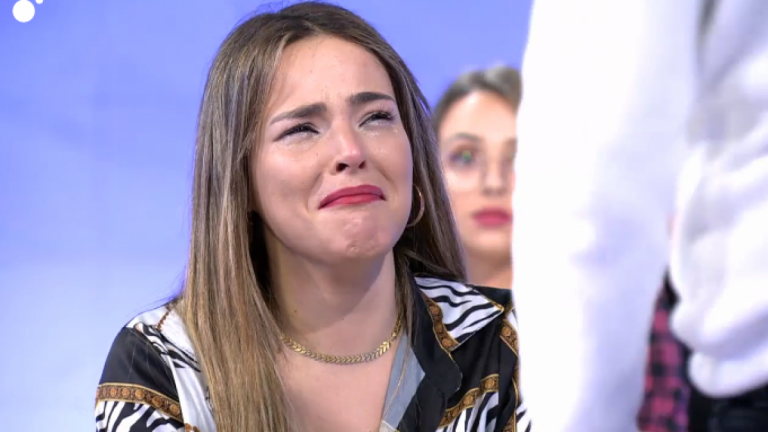 ¡Brutal! La pelea entre Adara Molinero y Marta Peñate en plena calle de Madrid