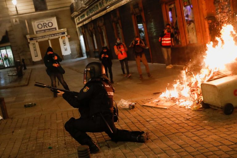 Barcelona cifra en medio millón los daños en las calles por los altercados en protestas por Hasél
