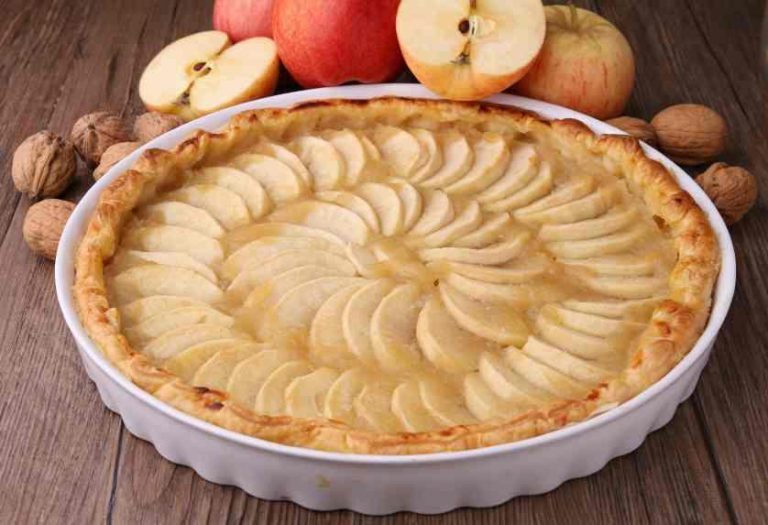 Tarta de manzana: cómo hacerla sin horno ni microondas en 20 minutos
