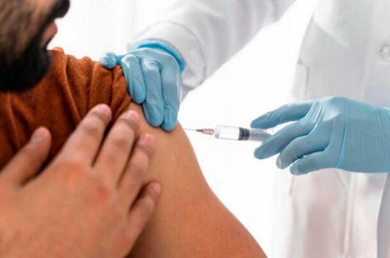 El 80% de españoles se vacunaría de la Covid-19 si ayudase a proteger a sus mayores