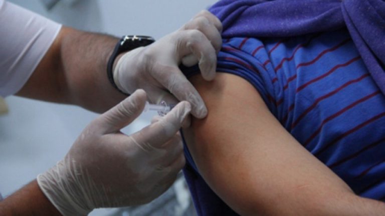 El Círculo de la Sanidad pide «agilidad y equidad» en la vacunación a sanitarios