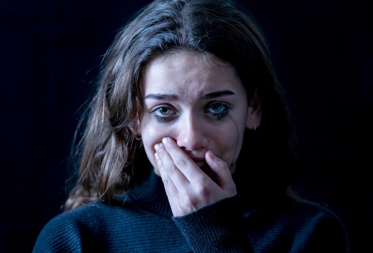 El insulto y el control, principales violencias que sufren las adolescentes en pareja