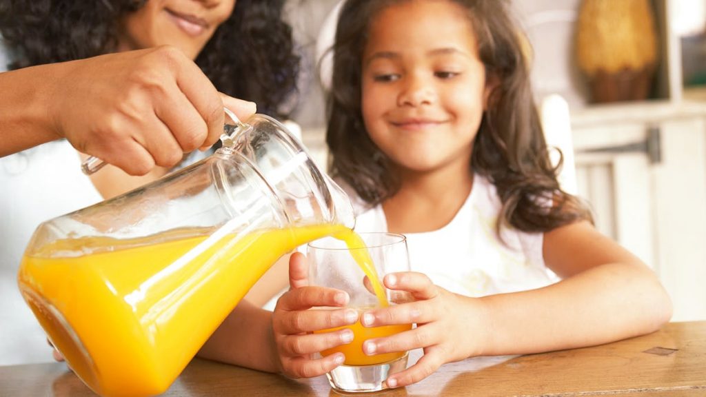 Zumo De Naranja: Consecuencias De Beber Demasiado (Según La Ciencia) 6 Seguro Que Has Escuchado Alguna Vez Eso De &Quot;Se Te Pasan Las Vitaminas Del Zumo&Quot;.