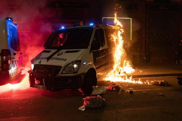 Mossos concluyen que los 8 detenidos en los altercados de Barcelona son un «grupo organizado»