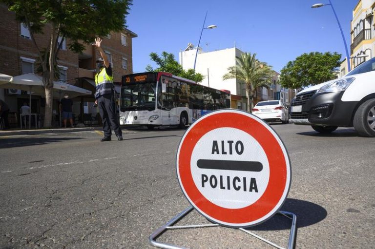 Andalucía ve «factible» abrir  movilidad entre provincias de cara a Semana Santa