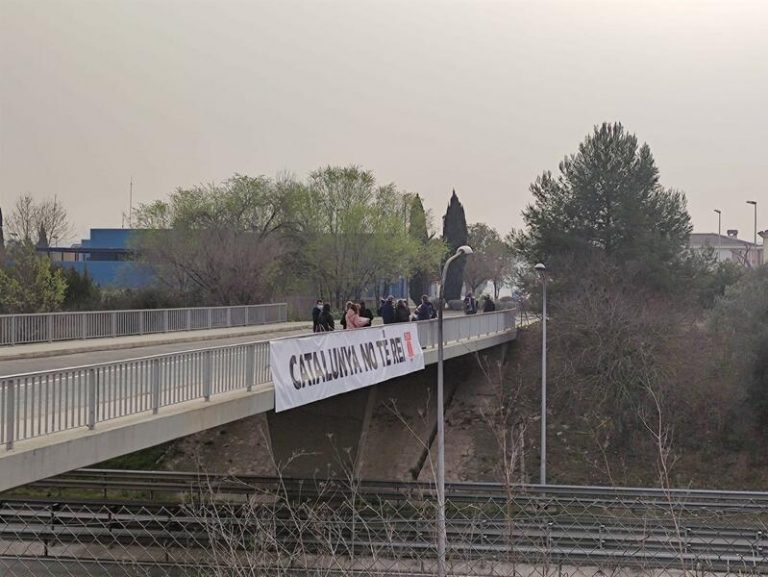 Mossos desalojan a una veintena de concentrados en Martorell contra la visita del Rey