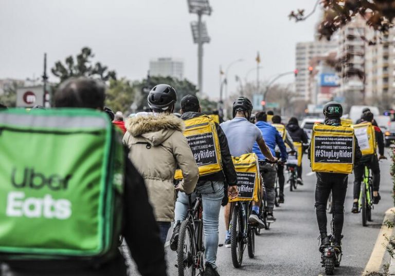 Plataformas de ‘delivery’ critican el acuerdo para laboralizar «forzosamente» a los riders