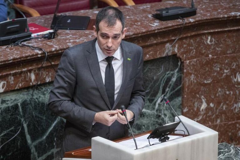 Los diputados de Vox expulsados en Murcia no aclaran si apoyarán la moción