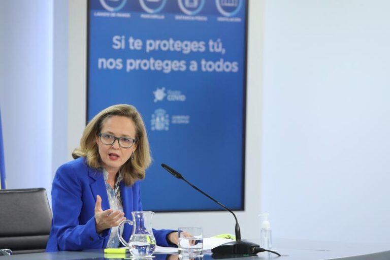 Calviño, sorprendida por la «fuerte defensa» de Podemos a los empresarios