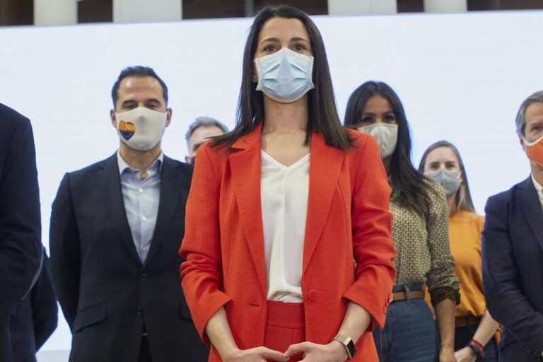 Arrimadas intenta aplacar el malestar en Cs con cambios en la dirección