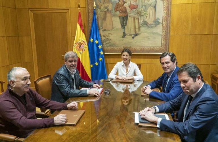 El Gobierno retoma reuniones para desmontar la reforma laboral