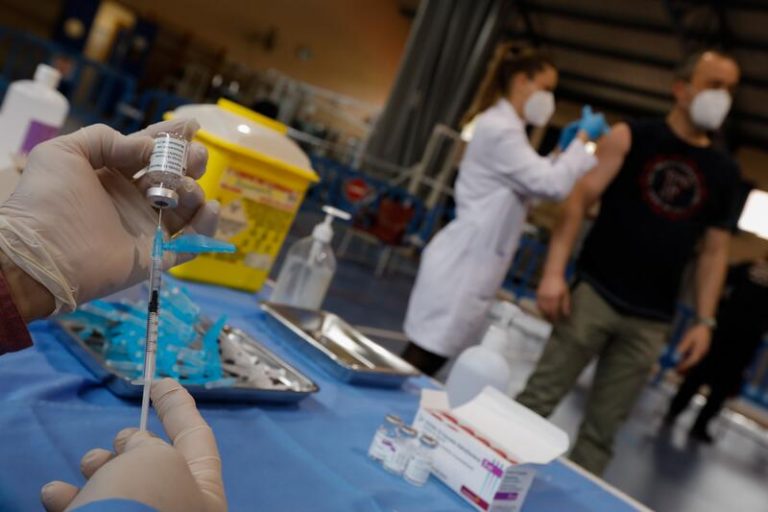 Los nuevos contagios en Euskadi bajan a 280 y la tasa de positivos al 4,6%